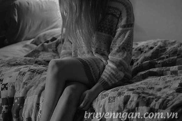 Cô gái mặc váy đỏ
